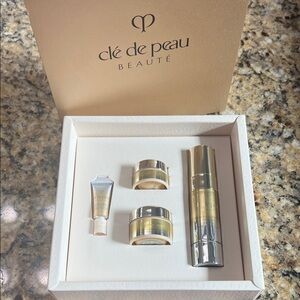 Clé de Peau Beauté Skincare Set